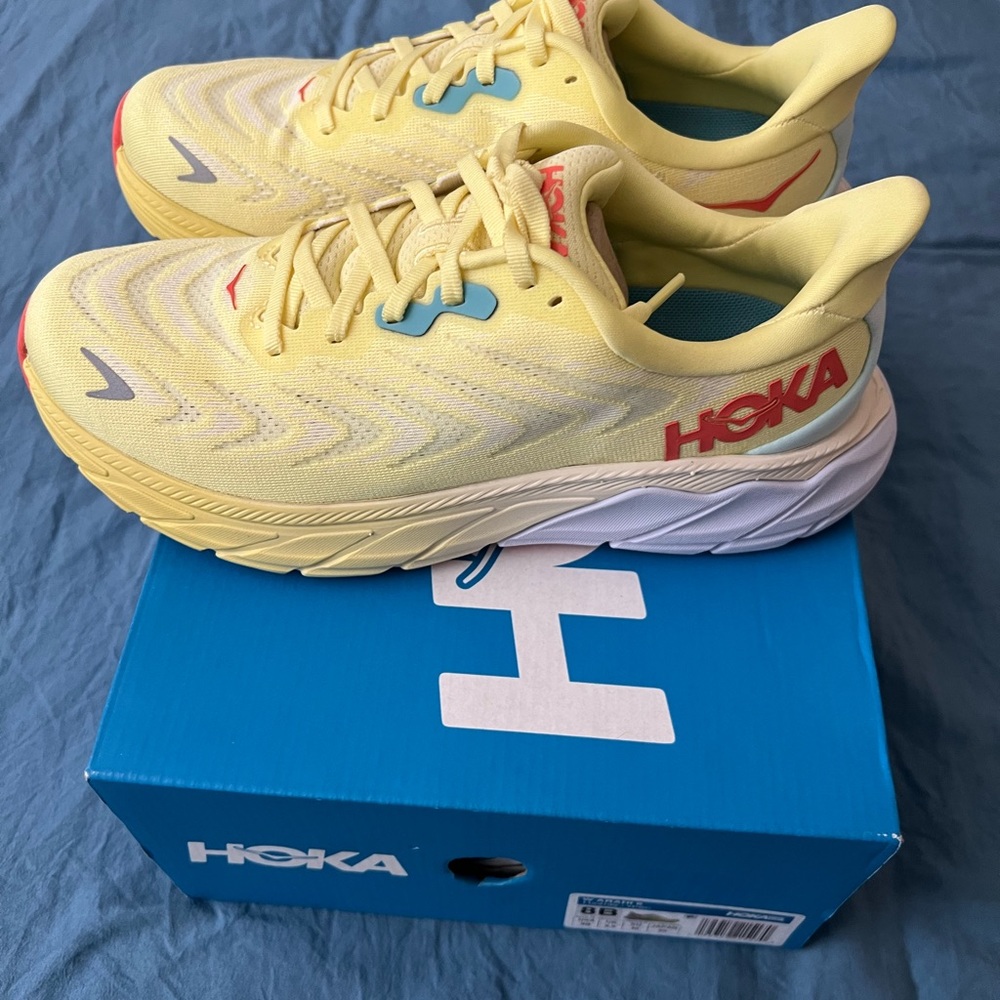 SOLD-Women’s Hoka arahi 6 - Picture 5 of 10